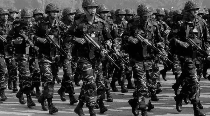 সশস্ত্র বাহিনীর কমান্ড এবং রিপোর্টিং