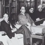 একেবারে বামে আছেন শের-ই-বাংলা এ.কে. ফজলুল হক এবং কায়েদ-ই-আজম মোহাম্মদ আলী জিন্নাহ। ১৯৪০-এর দশকের শুরুতে বোম্বেতে মুসলিম লীগ কাউন্সিলের বৈঠক। ছবি: ডন